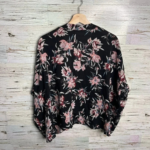 Talula Fawkner kimono black floral size  xxs/xs pink - Picture 9 of 9